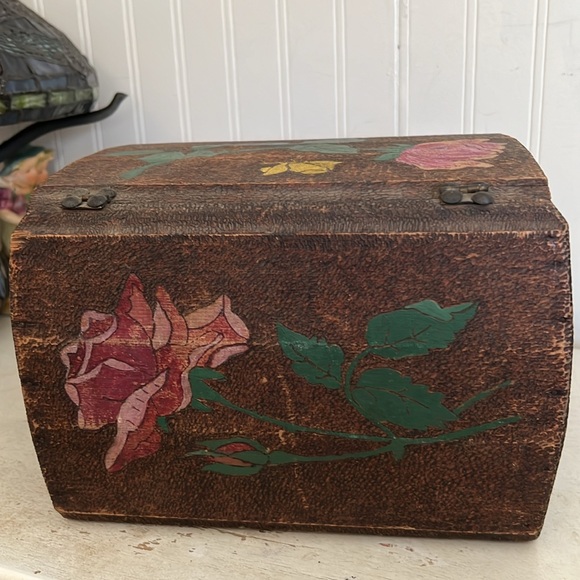 Antique handmade & painted wooden box - Picture 4 of 7